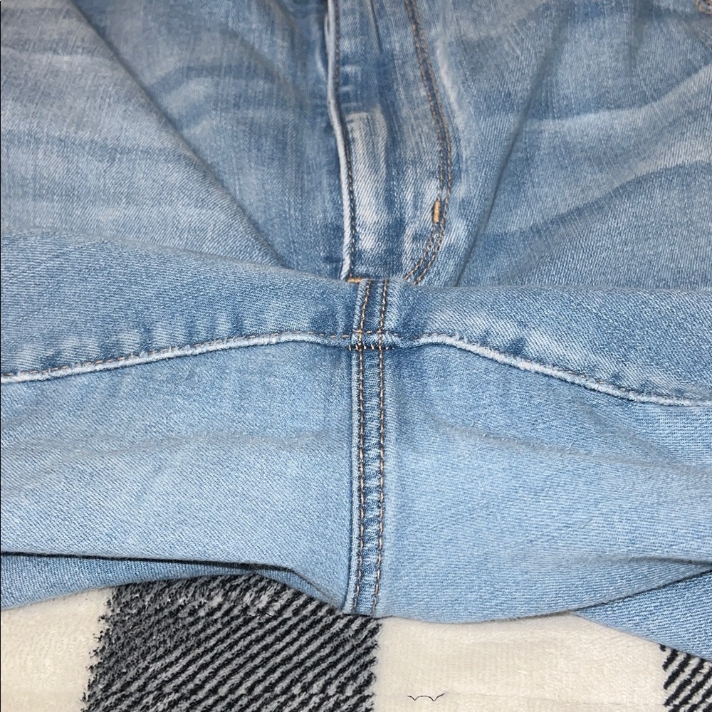 American Eagle Light Blue Denim Skinny Jeans - Picture 3 of 7